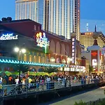 Two Separate Stylish Cozysuites On The Boardwalk