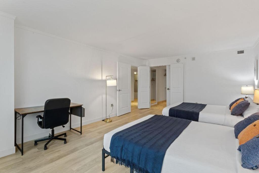 Two Separate Stylish Cozysuites On The Boardwalk